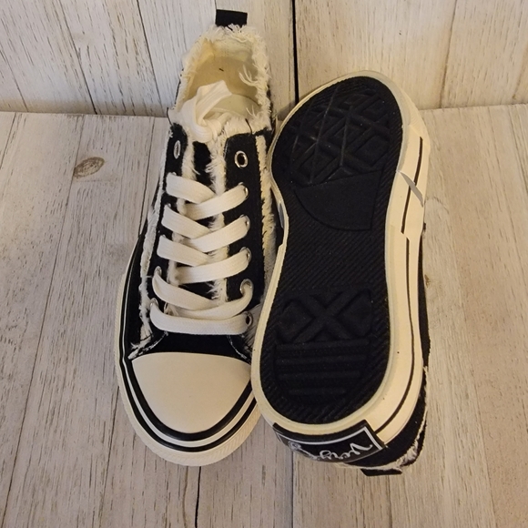 💥WINTER SALE💥GYPSY JAZZ/ VERY G- DAKO BLACK DISTRESSED SNEAKERS - Picture 8 of 8